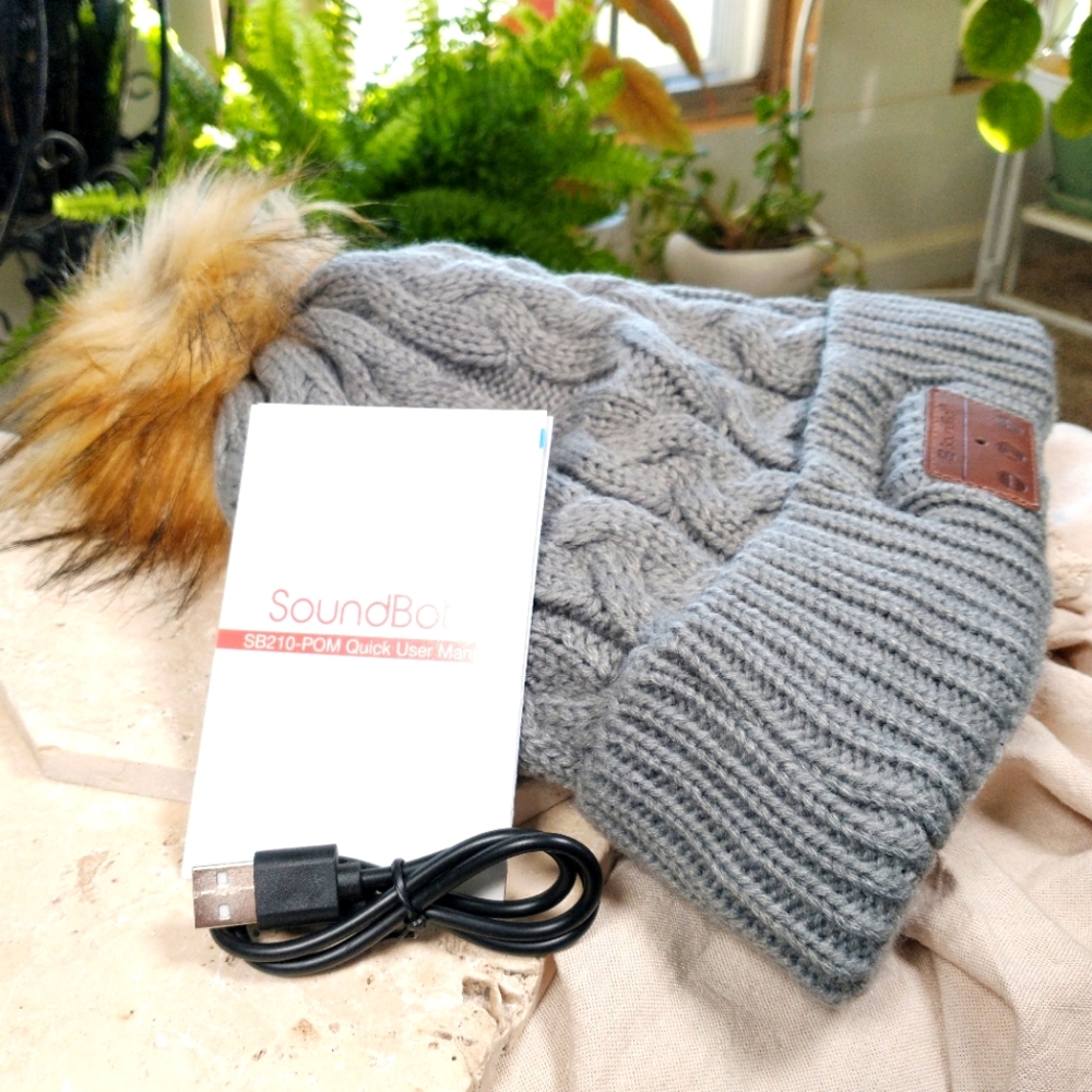 NWT SoundBot Women's SB210 Wireless Musical Cable Knit Pompom Beanie in Grey